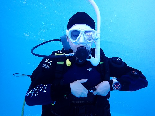 ドライスーツでのスキューバダイビング