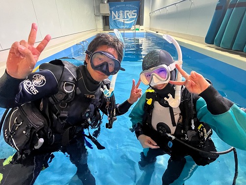 大阪ノリス店内のダイビングプール講習(浅場と深場あり)