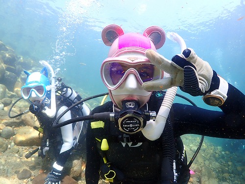 インストラクターと一緒の大阪初心者ダイビング